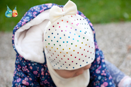 
                    BROEL Blair czapka niemowlęca dla dziewczynki tęczowe kropki kokarda granat
                